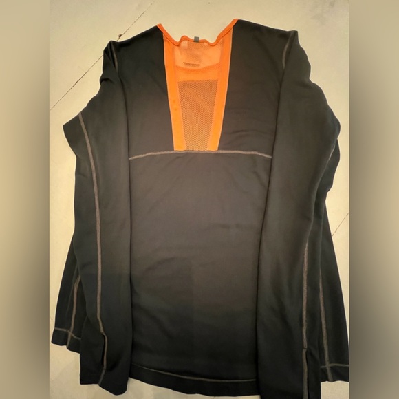 NIKE LADIES DRI FIT LONG SLEEVE POLYESTER SPORTS TOP. SIZE SMALL - Picture 3 of 8